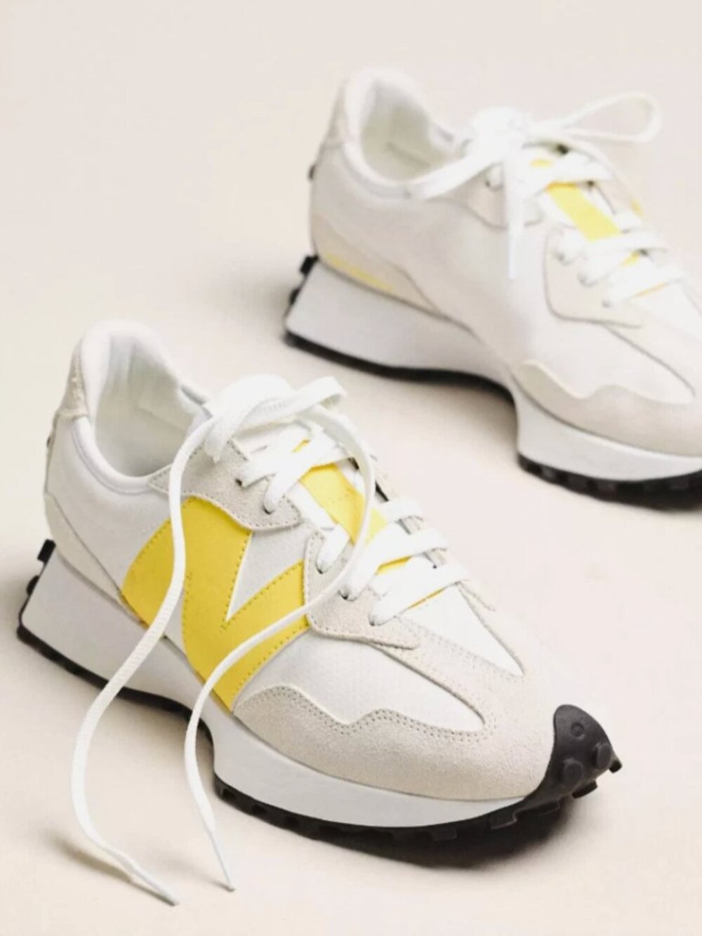 New Balance 327 '2026' Women Sneakers Shoes Moonbeam & Dandelion Yellow size 6.5